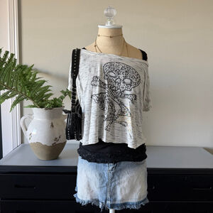 Grunge Skull Graphic Boatneck Tee | Off Shoulder Indie Sleaze | L